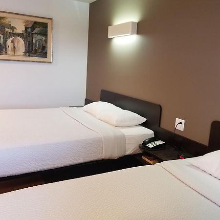 Joys Inn Innisfail, Ab Eksteriør billede
