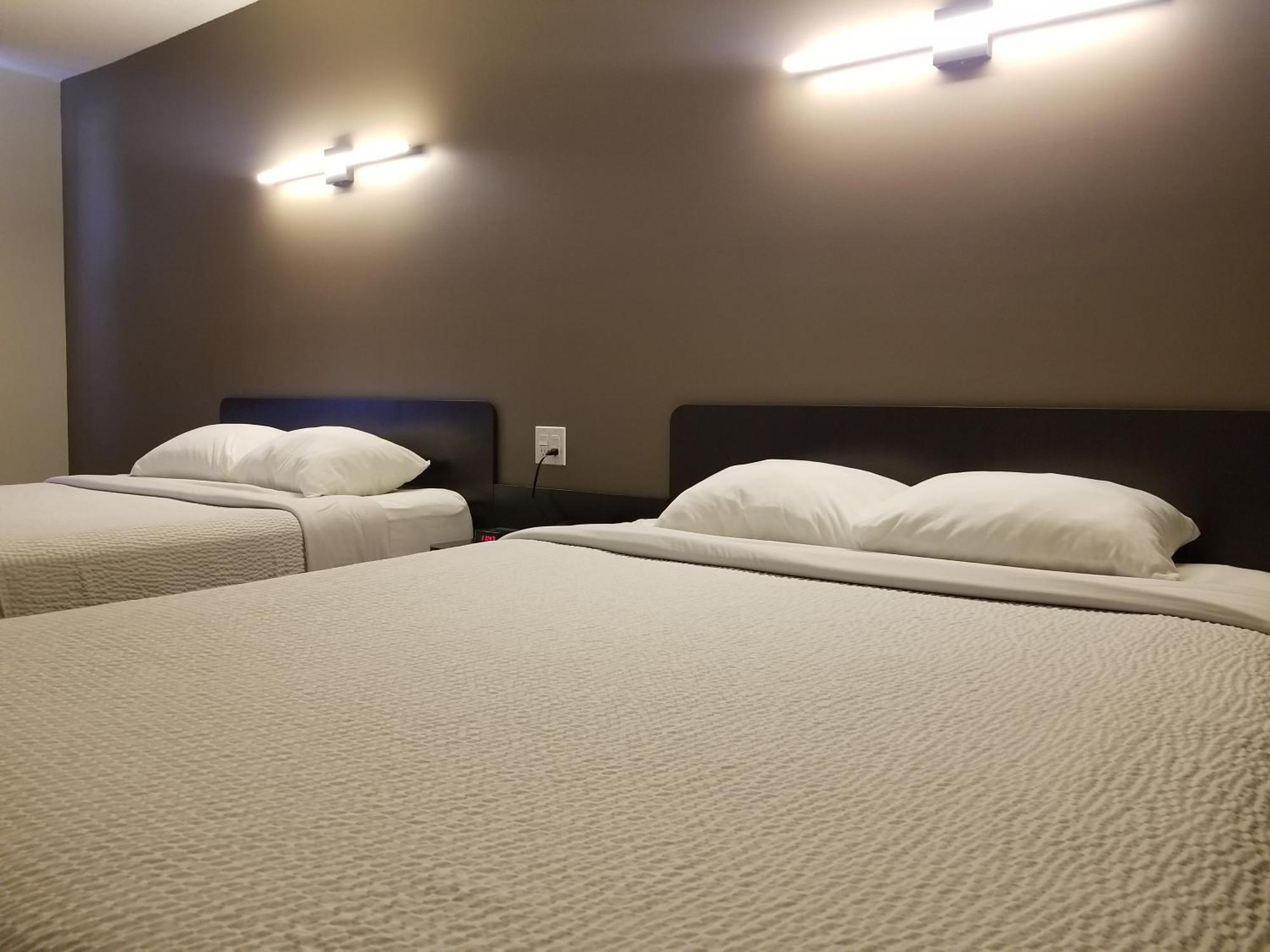 Joys Inn Innisfail, Ab Eksteriør billede