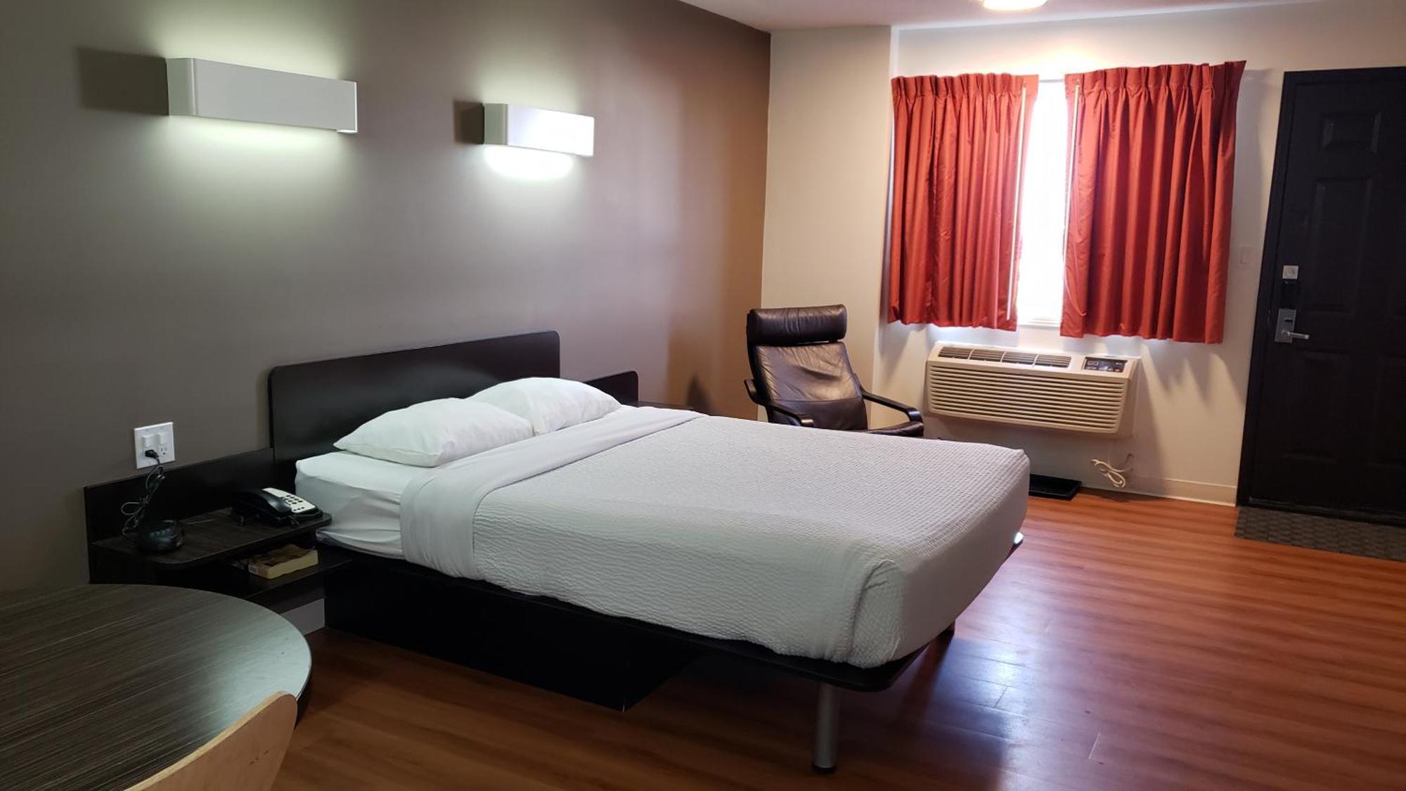Joys Inn Innisfail, Ab Eksteriør billede