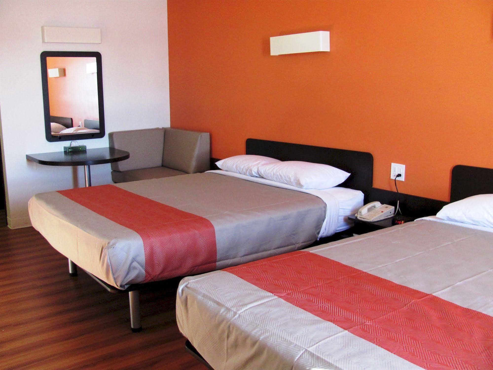 Joys Inn Innisfail, Ab Eksteriør billede